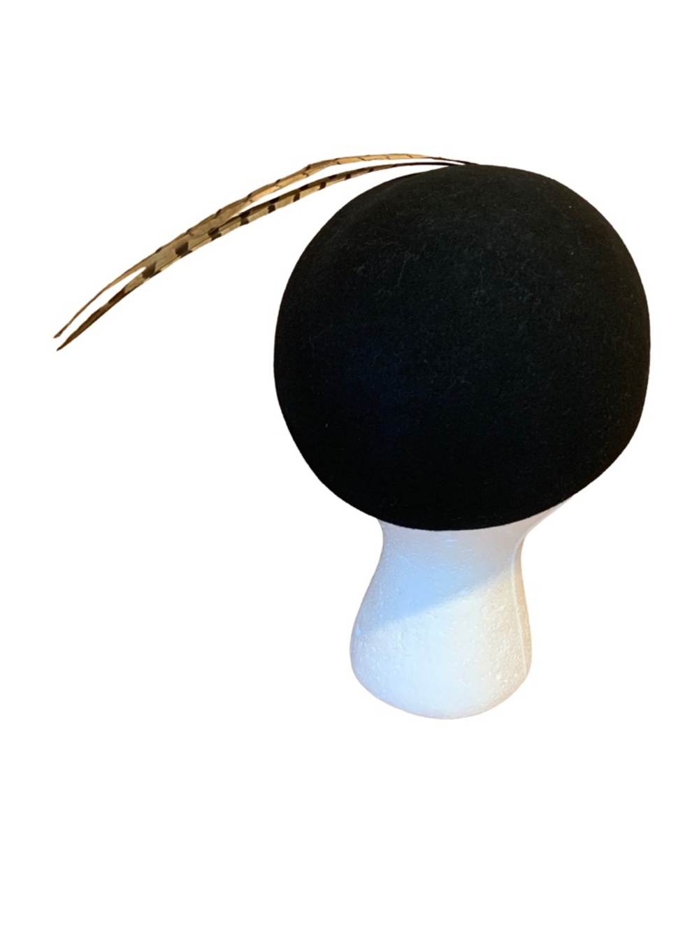 VINTAGE STYLED BY CORALIE 1960'S BLACK WOOL FELT BEANIE CAP WITH FEATHER - Picture 3 of 9